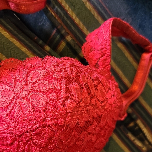 Red push up bra - Picture 3 of 5